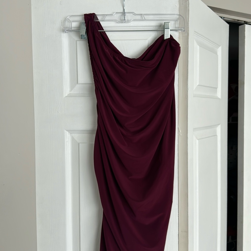 Norma Kamali Diana dress in Plum. Never worn. New without tags. Size large.